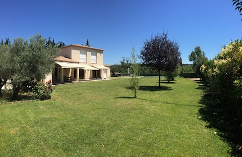 Spacious Villa with swimming-pool and large garden