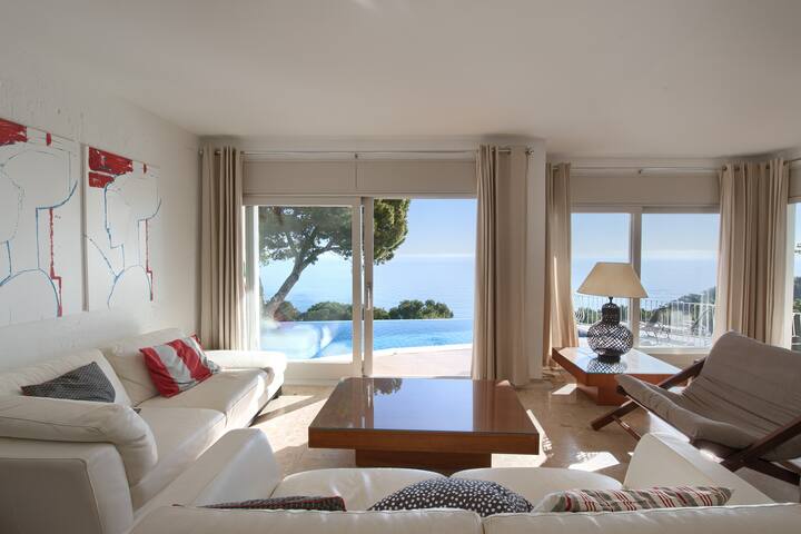 Luxury villa, sea views, heated pool, Begur, golf gallery image 5