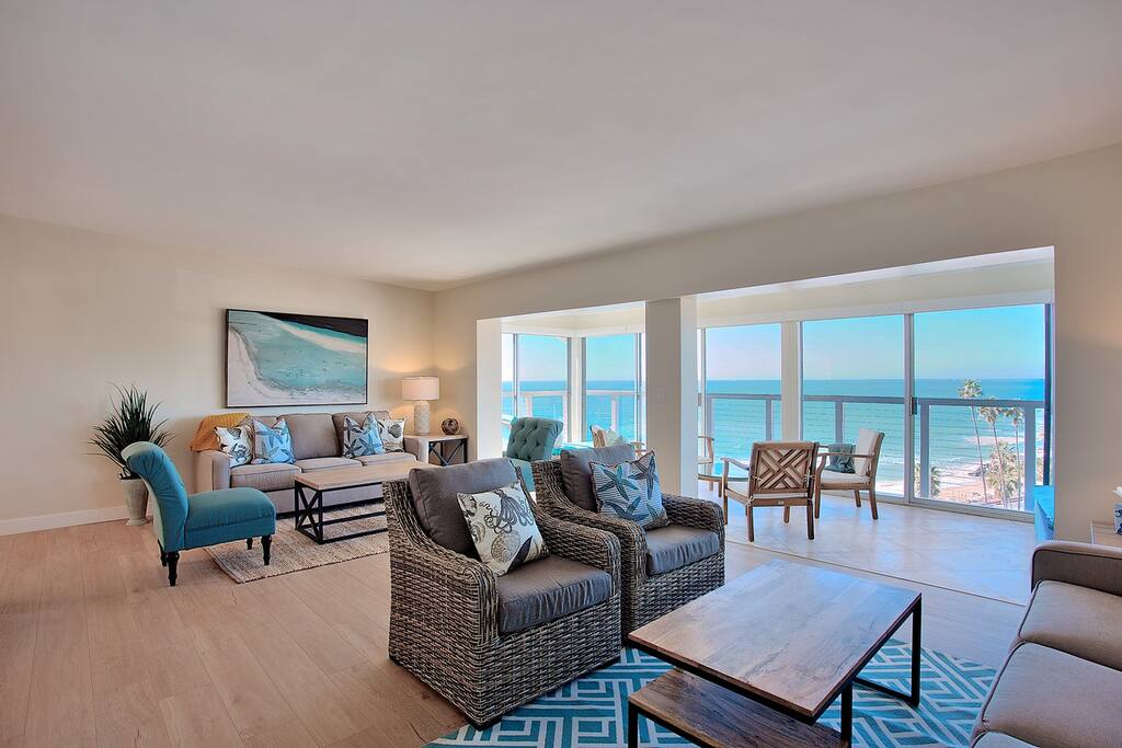 Large Living room with 2 queen Sleepers