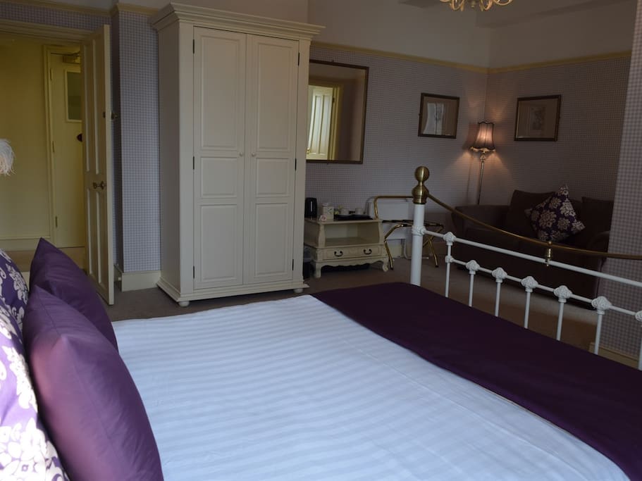 Guest room