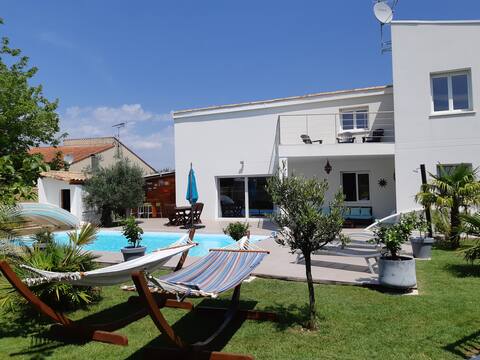 Family home close to beach. Pool covered
