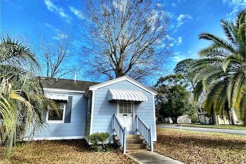 Cottage Sleeps 4+ Full Bath, 2 Queen+Sleeps 6