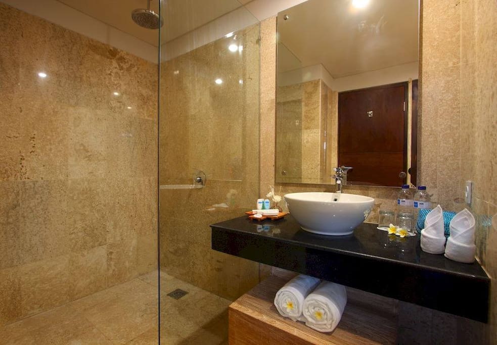 Bathroom with complete amenities