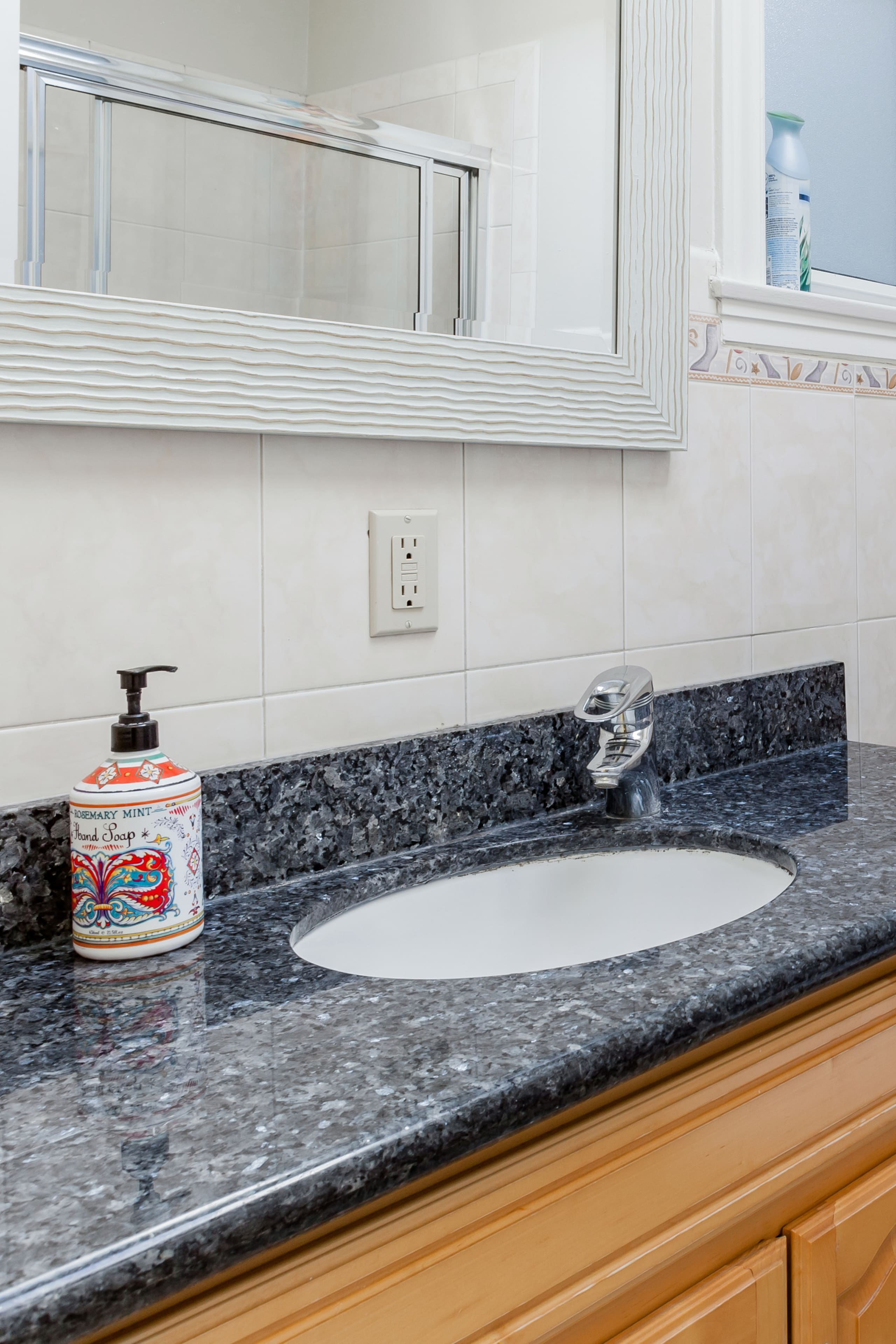 Home in San Francisco · ★4.84 · 3 bedrooms · 4 beds · 2.5 baths - Image 26