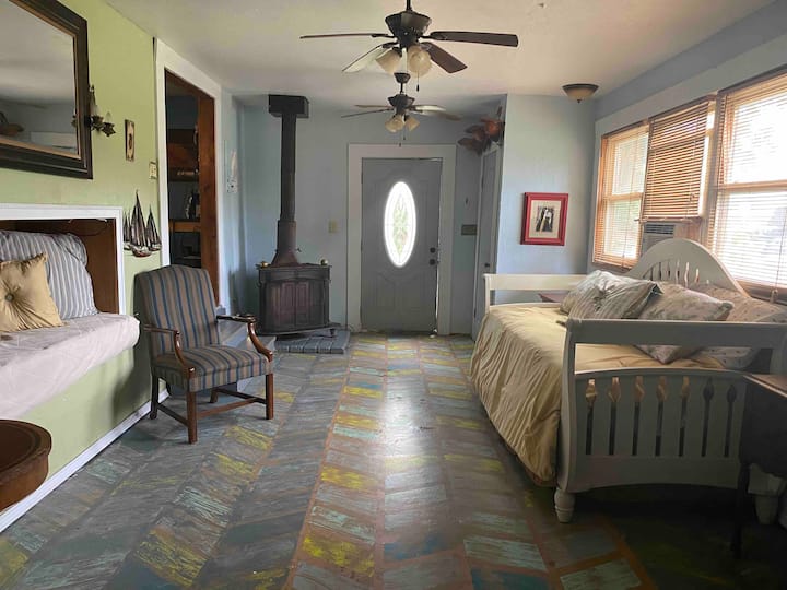 Shkallët në dhomën e ndenjjes deri në dhomën e ngrënies 