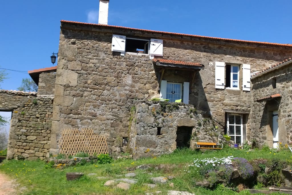 Arrivée dans la cour,passez sous le porche en suivant le fléchage!