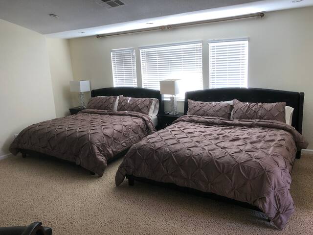 Spacious and beautiful crowd pleaser! gallery image 5