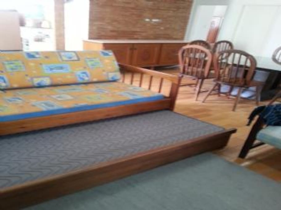 Sala com sofá Bi cama