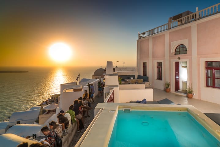 Sunset villa in Oia