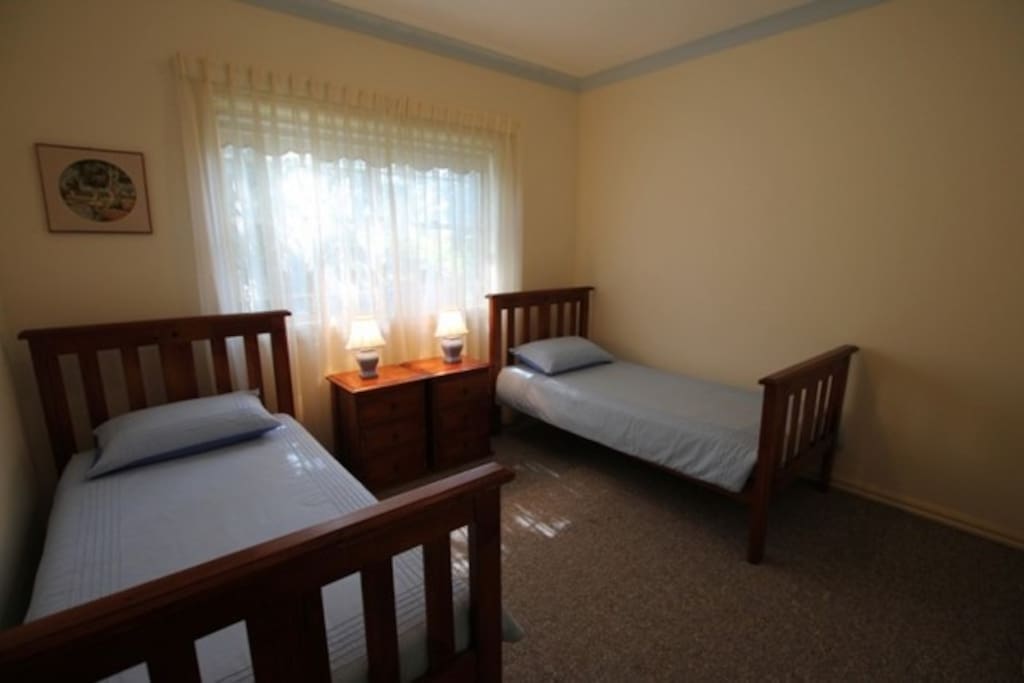2nd bedroom