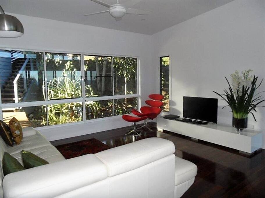 Spacious lounge