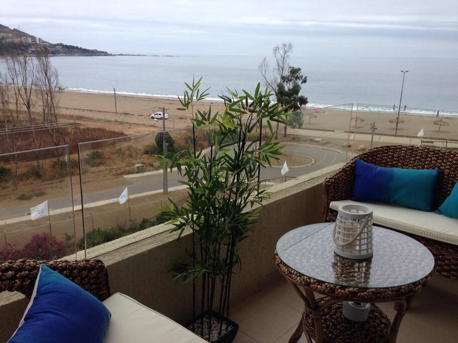 Terraza con vista al mar y a papudo