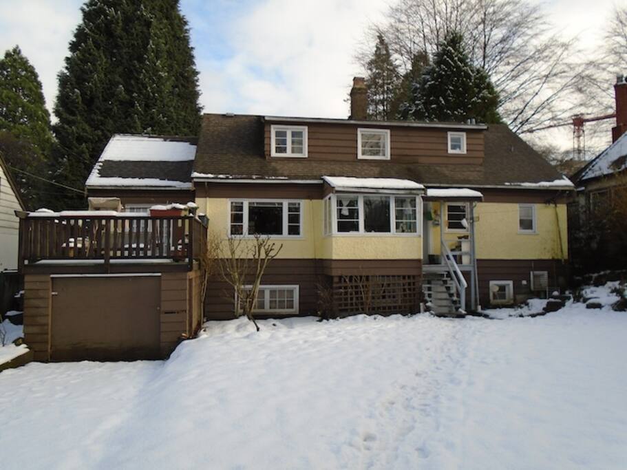 Through the back yard go, the kitchen door will be your main entrance!