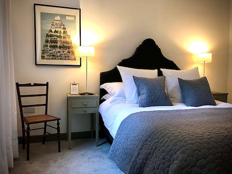 Hideaway near Ashburton Cookery School, parking