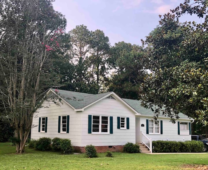 The Magnolia Guesthouse Houses for Rent in Laurel, Mississippi