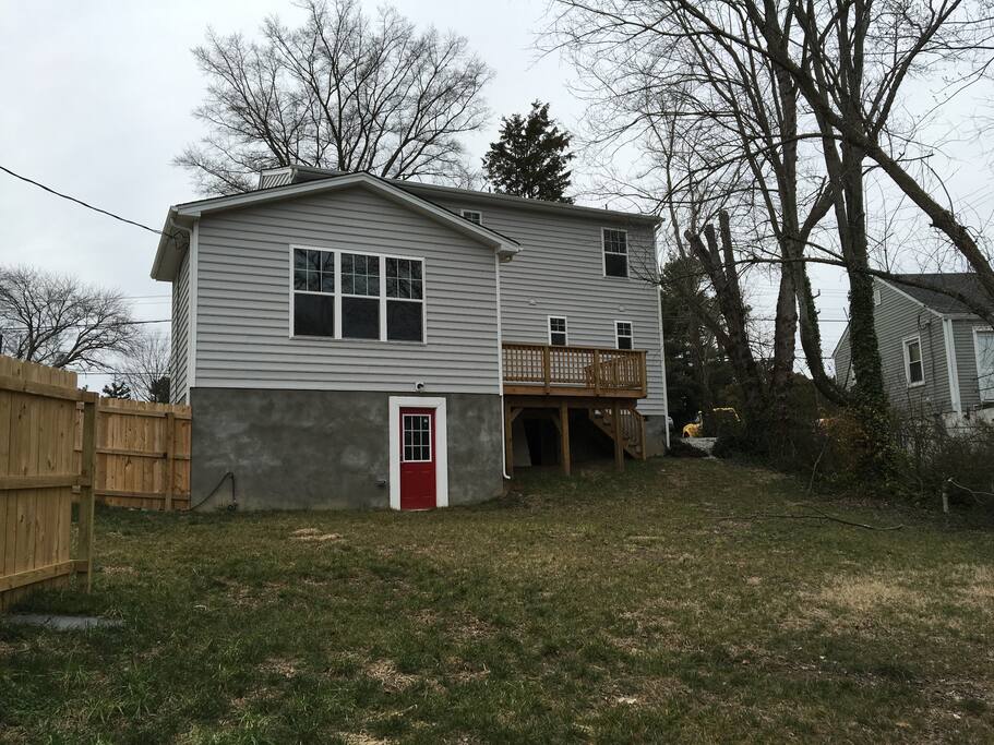 Beautiful fenced in back yard and porch!