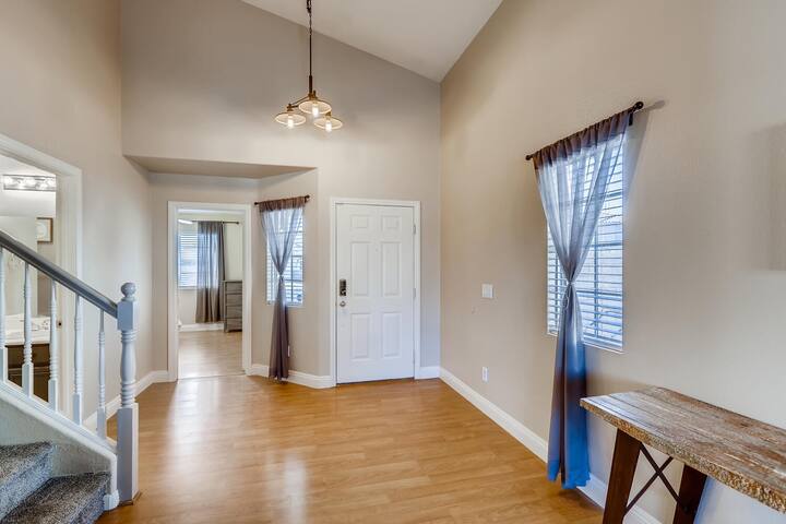 Spacious 4Bdr Oasis with Pool/Spa – Family Escape gallery image 3