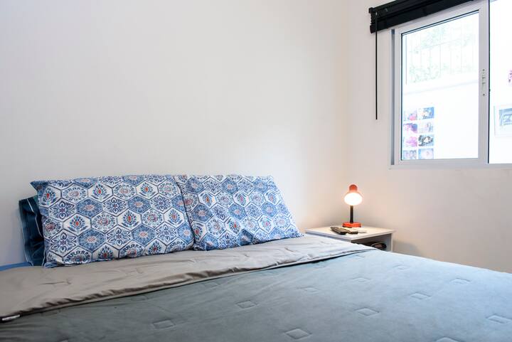 Cama tamaño queen y colchón de látex de primera categoría

Cama doble tamaño queen y colchón de látex, de primera línea