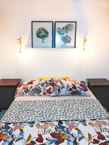 Double room for women in Gothic