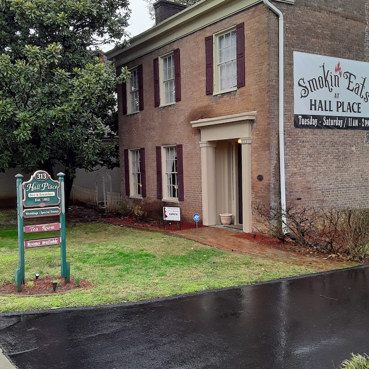 Hall Place B&B Historic Victorian Charm Bed and breakfasts for Rent