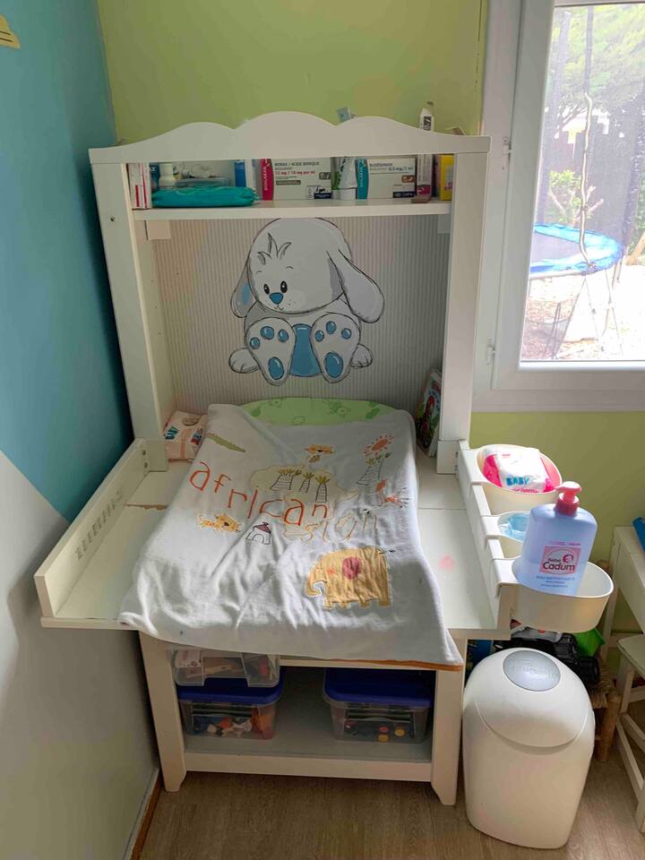 6岁以下儿童房边桌 