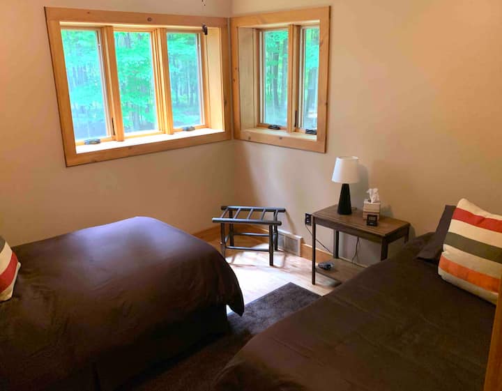 Спална соба бр. 2 - два двокреветни кревета (главен кат)