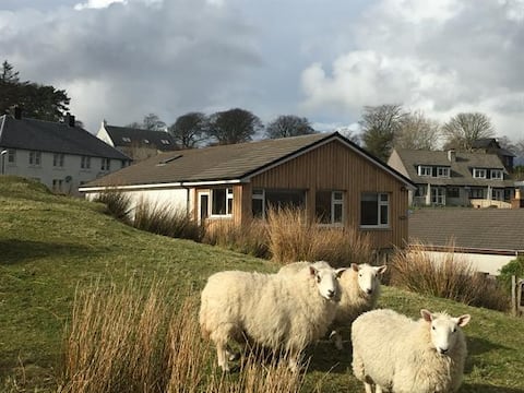 Top performing Airbnb: Lyndale - Gorgeous Cottage with Spectacular Views in Kilninian And Kilmore