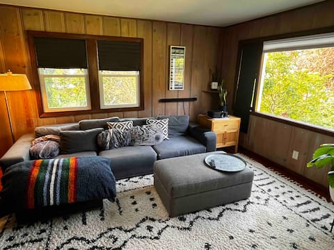 Private downstairs unit, backyard wonderland
