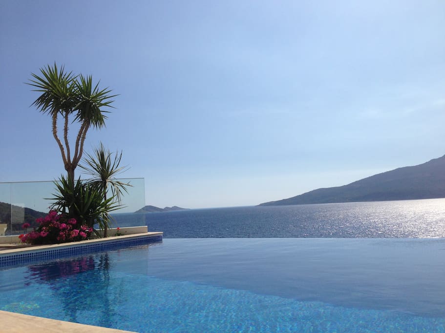 Villa Mercan Infinity Pool overlooking the Mediterranean Sea