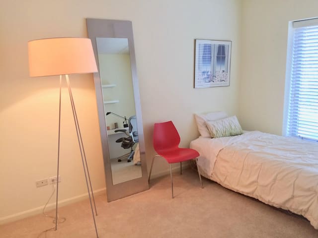 Private bedroom in luxury condo. Free parking.