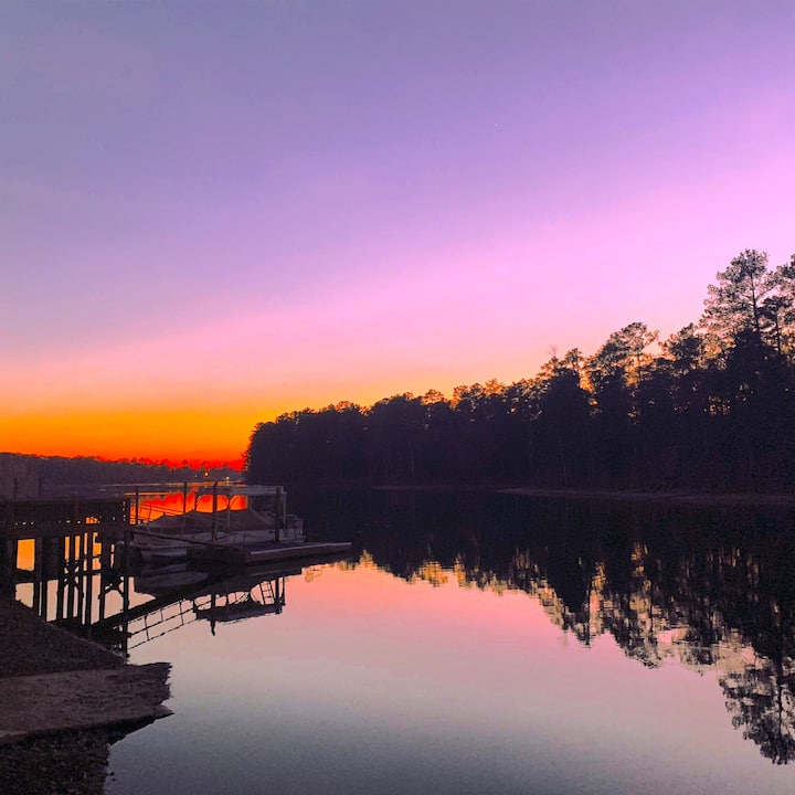 Sunset Gem private dock & boat ramp on Lake Murray Cottages for Rent