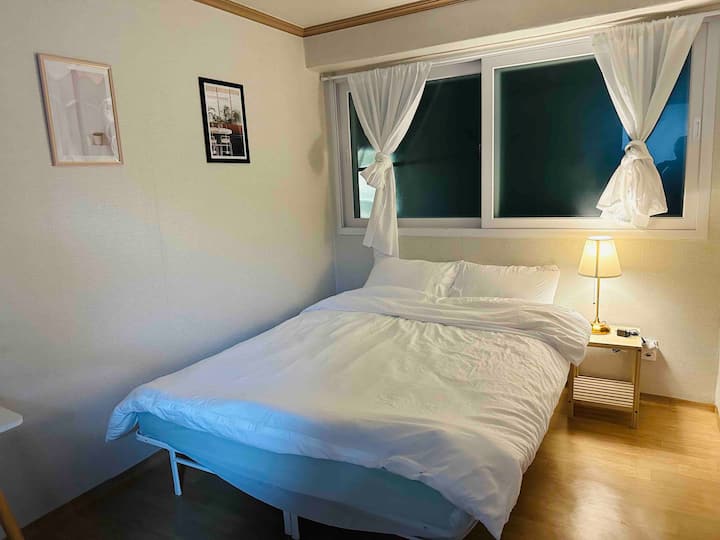 Habitación3/1 cama queen/1 escritorio