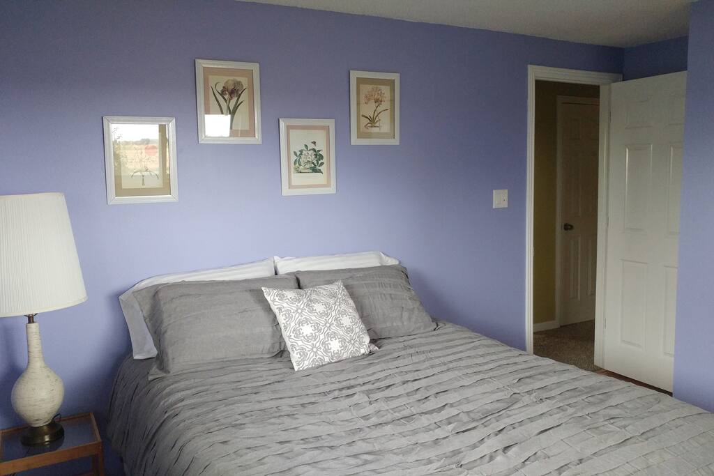 Front Range Guest Room w/ Shared Bath