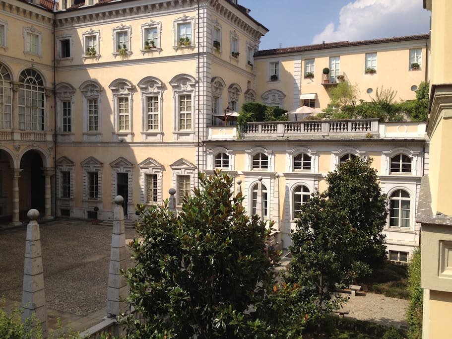 Il palazzo - The building