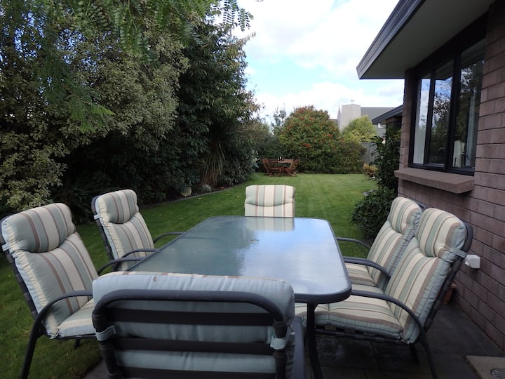 Time Out For Family Or Friends - Paraparaumu