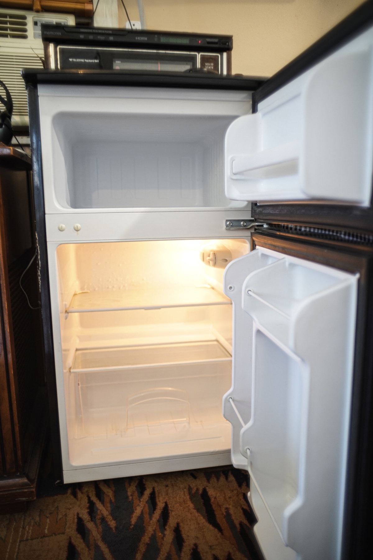 emerson mini fridge cr501e