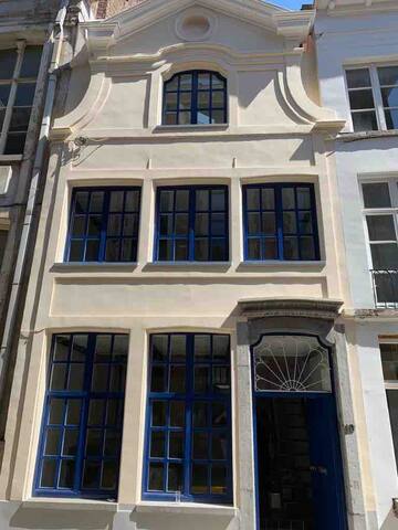 Amazingly located beautiful home in Gent centre gallery image 2