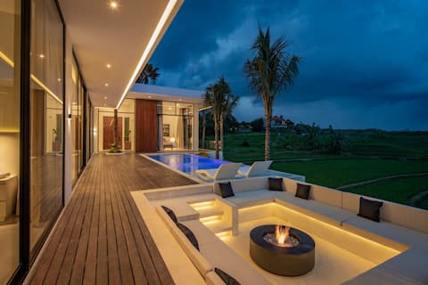 Stunning 3BR Property, Rice Field, Rooftop, Butler