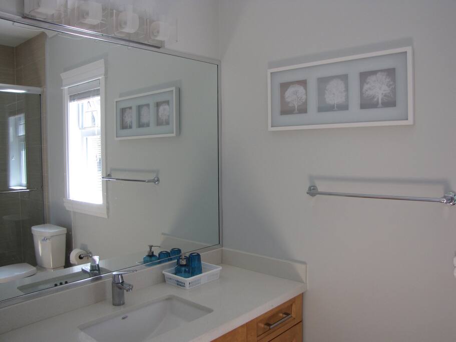 Private en-suite bathroom.