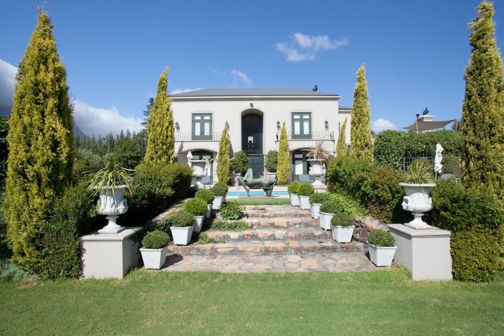 Sandstone House featured image