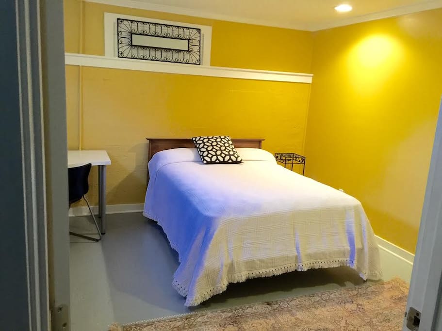 Comfy bed, fresh linen and a cozy room for your short stay.