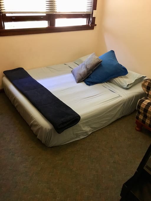 2nd bedroom with queen size air mattress. The room for rent.