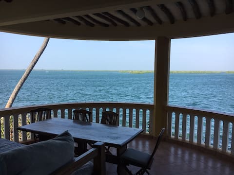 Spacious 2 Bedroom Sea-View apartment