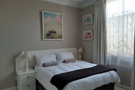 Private Room (MES), Melville, Johannesburg