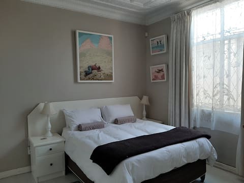 Private Room (MES), Melville, Johannesburg