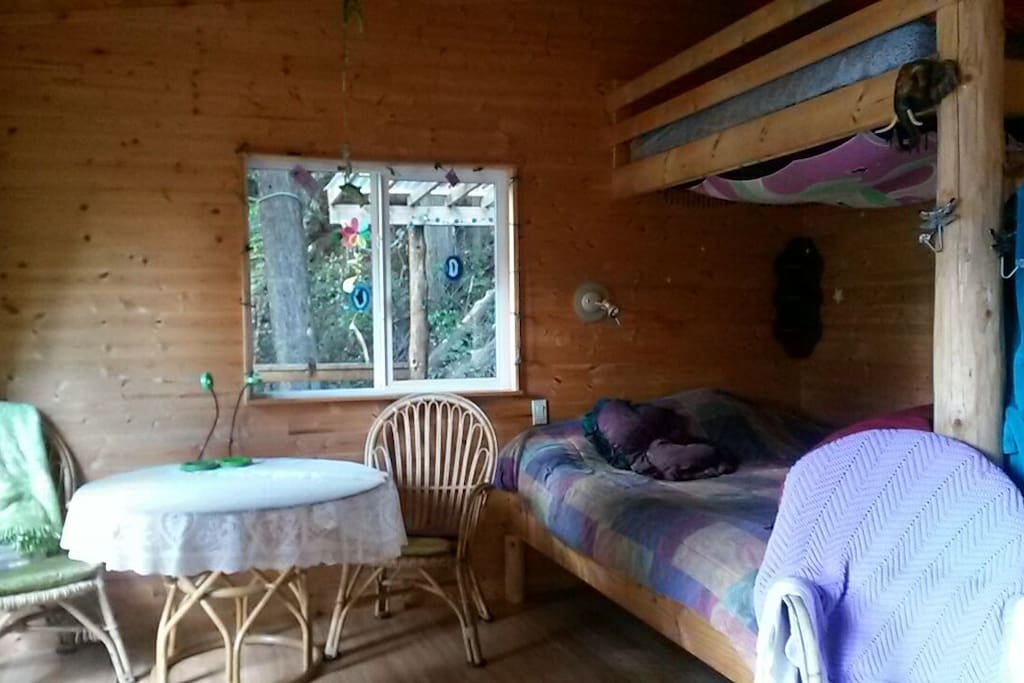 Your heavenly memory foam queen suze bed with single bunk bed on top