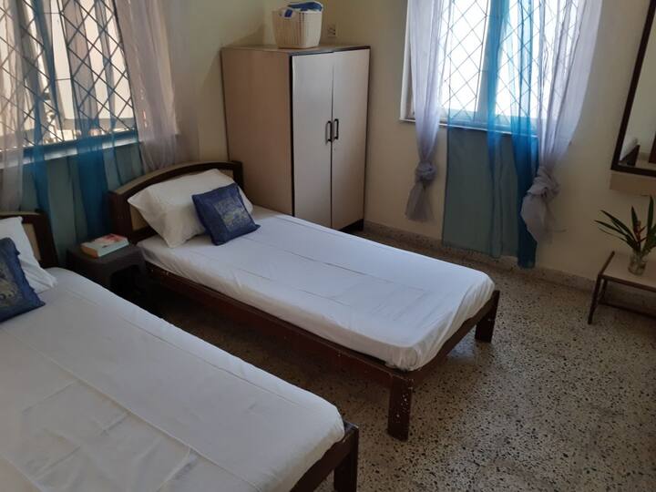 Bedroom 1 image 2