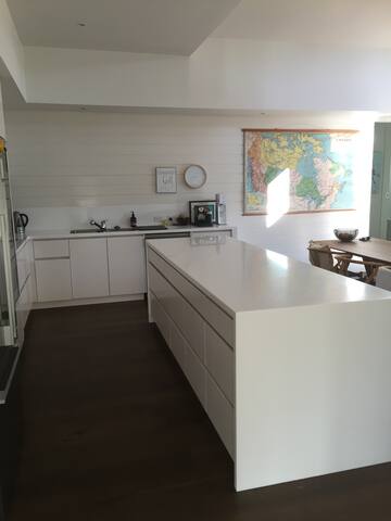 Relaxing Family Beachside Retreat gallery image 3