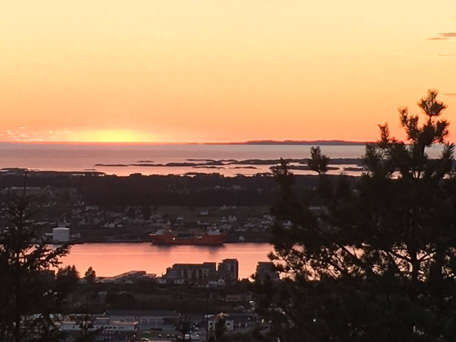 Sunseth, 15 min walk from the house