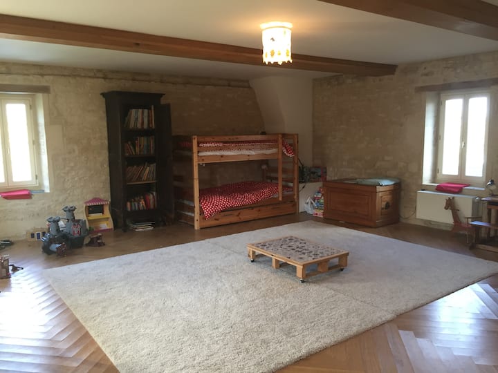 Голема детска спална соба на 1-ви кат